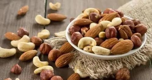 老年人|玉米是高血脂的“发物”?医生:想降脂的人,这2种素食尽量少吃