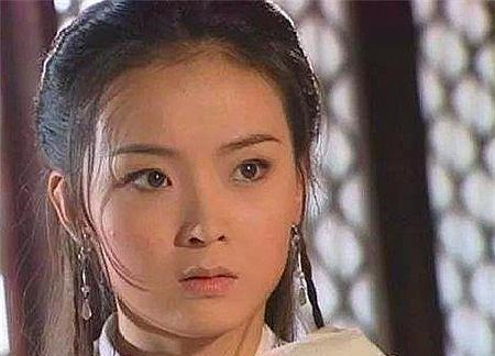 上联&女子出一上联“肥水不流外人田”,县令“妙”对下联令人佩服!