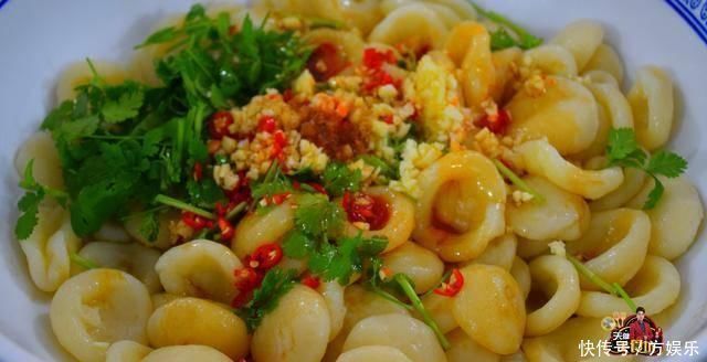 我家土豆从不炖着吃,加1盘面粉,不炖不油炸,比红烧肉还香