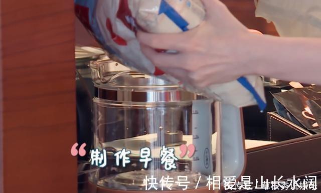 早餐|有一種罕見的早餐叫鄧紫棋,當你看到她放了什么,難怪吃碗不怕胖