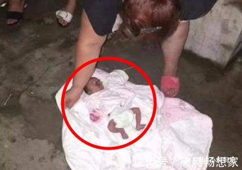 父母|未满1岁宝宝惨遭遗弃,在地上边爬边哭,父母成为罪魁祸首