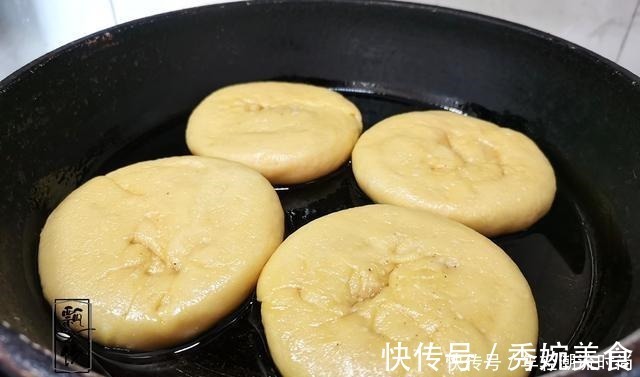 做烧饼别用水,这做法,皮酥里软,喷香,空口能吃撑,比面包都香