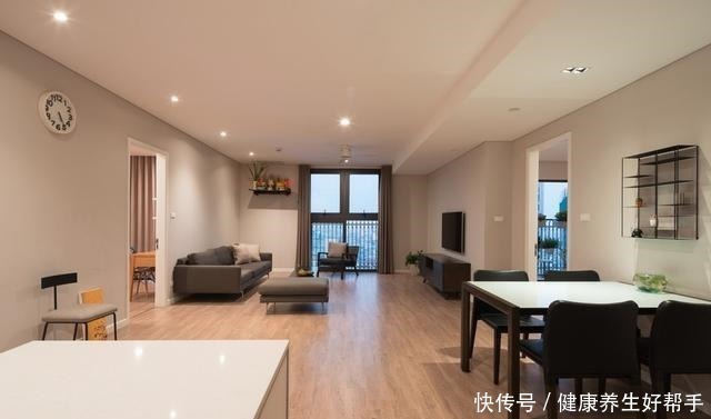 衣帽间|这是我见过的最小的衣帽间,推拉门隔出2㎡就搞定了,适用小户型!