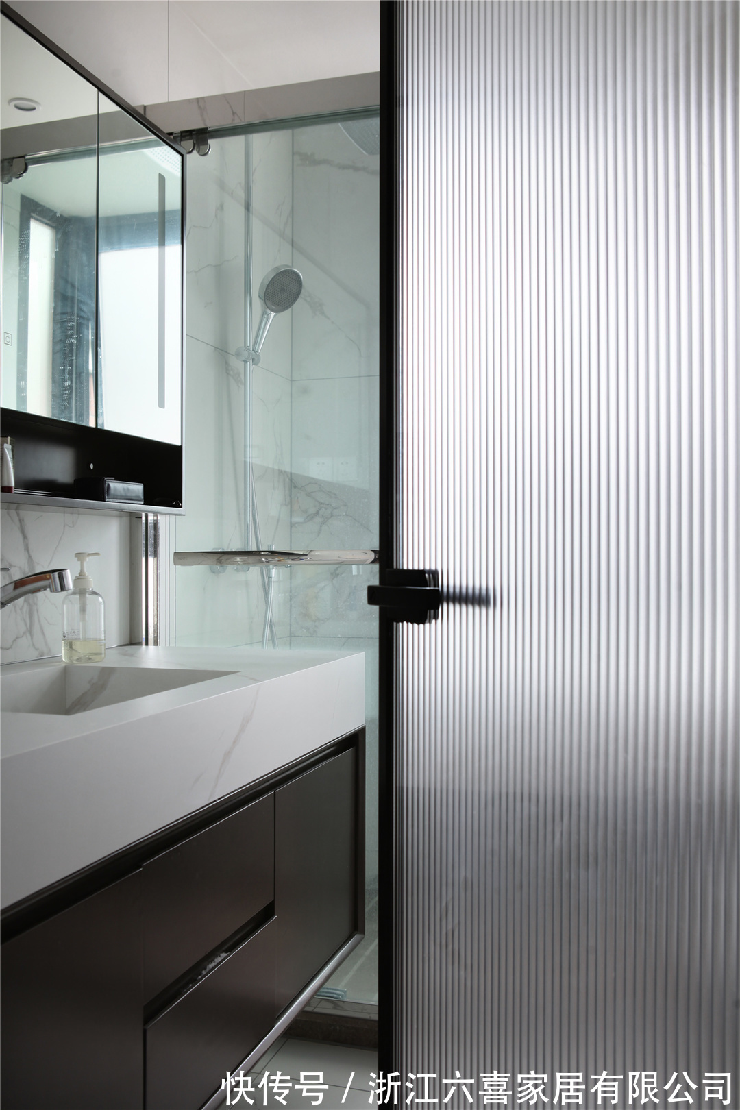 衣帽间|155平花半天也四室住宅公寓装修,三代人的生活,最美的“全家福”