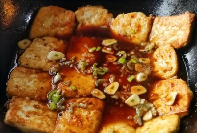  小窍门|家常豆腐的做法，教你小窍门，豆腐金黄不碎还入味，没有肉也好吃