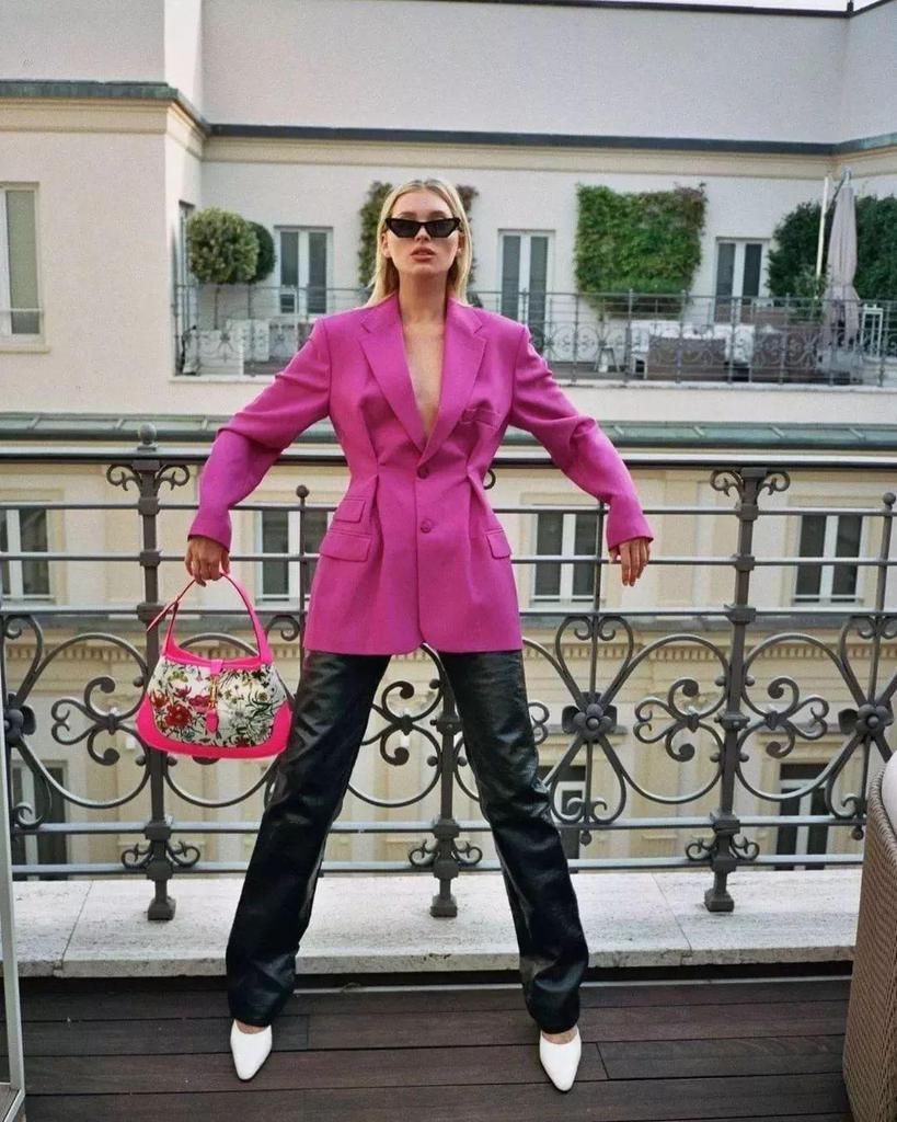  纸袋裤|别老穿阔腿裤了，今年秋冬这4条裤子最流行！