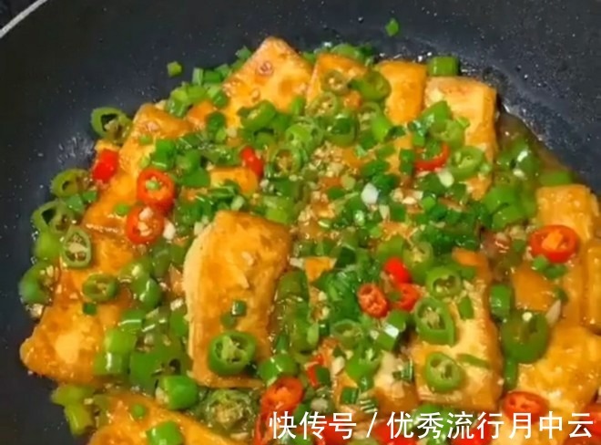 鲜嫩|豆腐别再下锅炒了，加上两种食材，更有味、鲜嫩，补钙也是杠杠的！