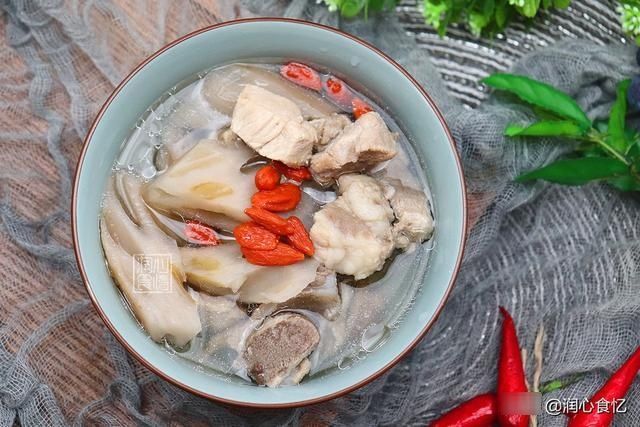 莲藕|天越冷,越要多喝这碗汤,我家一周喝3回,营养又滋补,暖和入冬