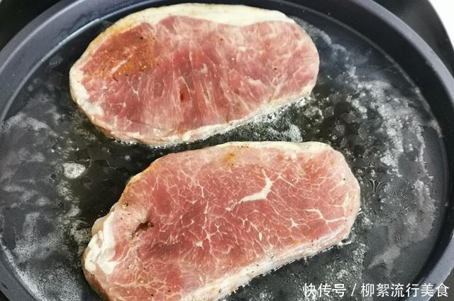 技巧|家常煎牛排,做法简单易学,3个小技巧,牛排鲜嫩有嚼劲,快试试