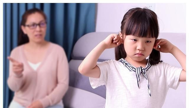 奶奶|为什么奶奶带的孩子讨厌妈妈?嘴上说着疼,行为上做着“害”