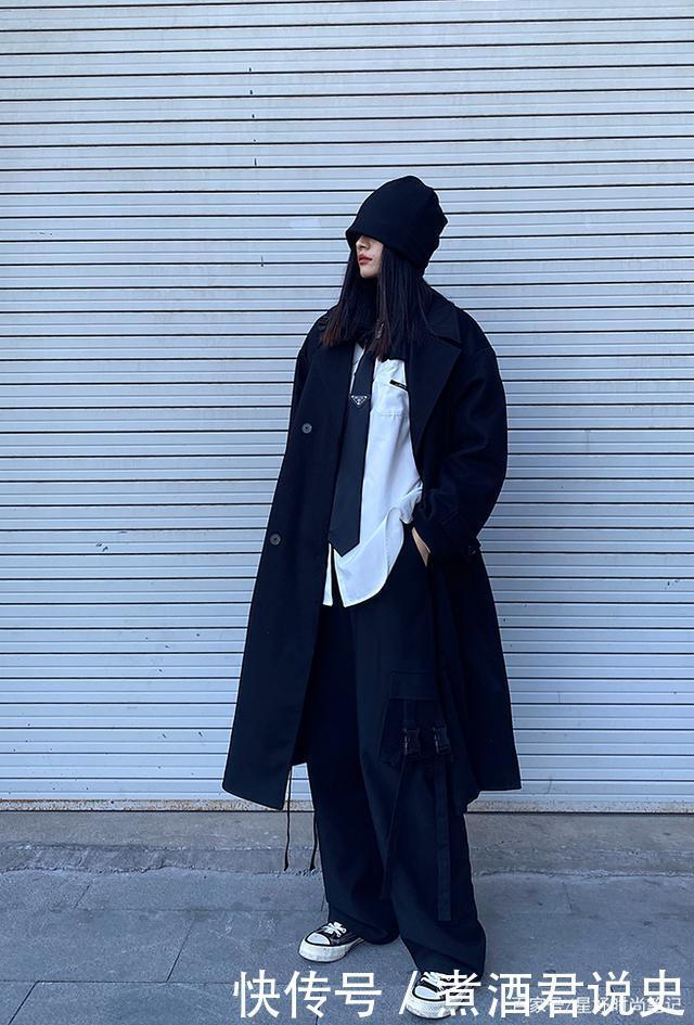 赫本|今年新出一种大衣,叫“赫本风”毛呢大衣,减龄保暖现在穿正合适