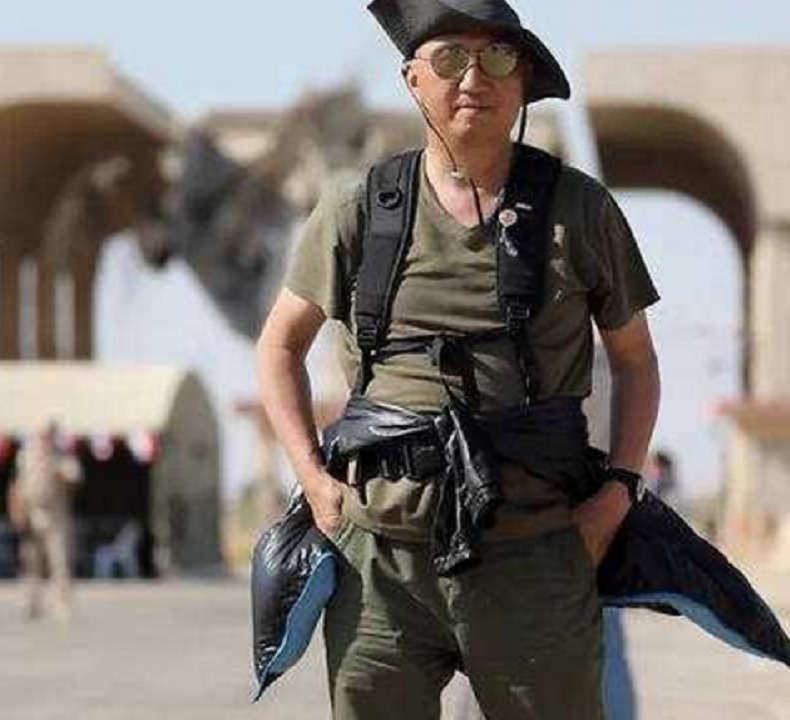 战争|那位被俄罗斯士兵救下的中国记者,答应照顾其妻儿,士兵死后如今怎样了?