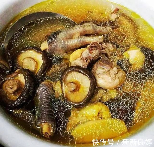 葱段|炖鸡汤时，牢记多加“这一样”鸡汤清亮鲜香，味道好喝还不油腻！