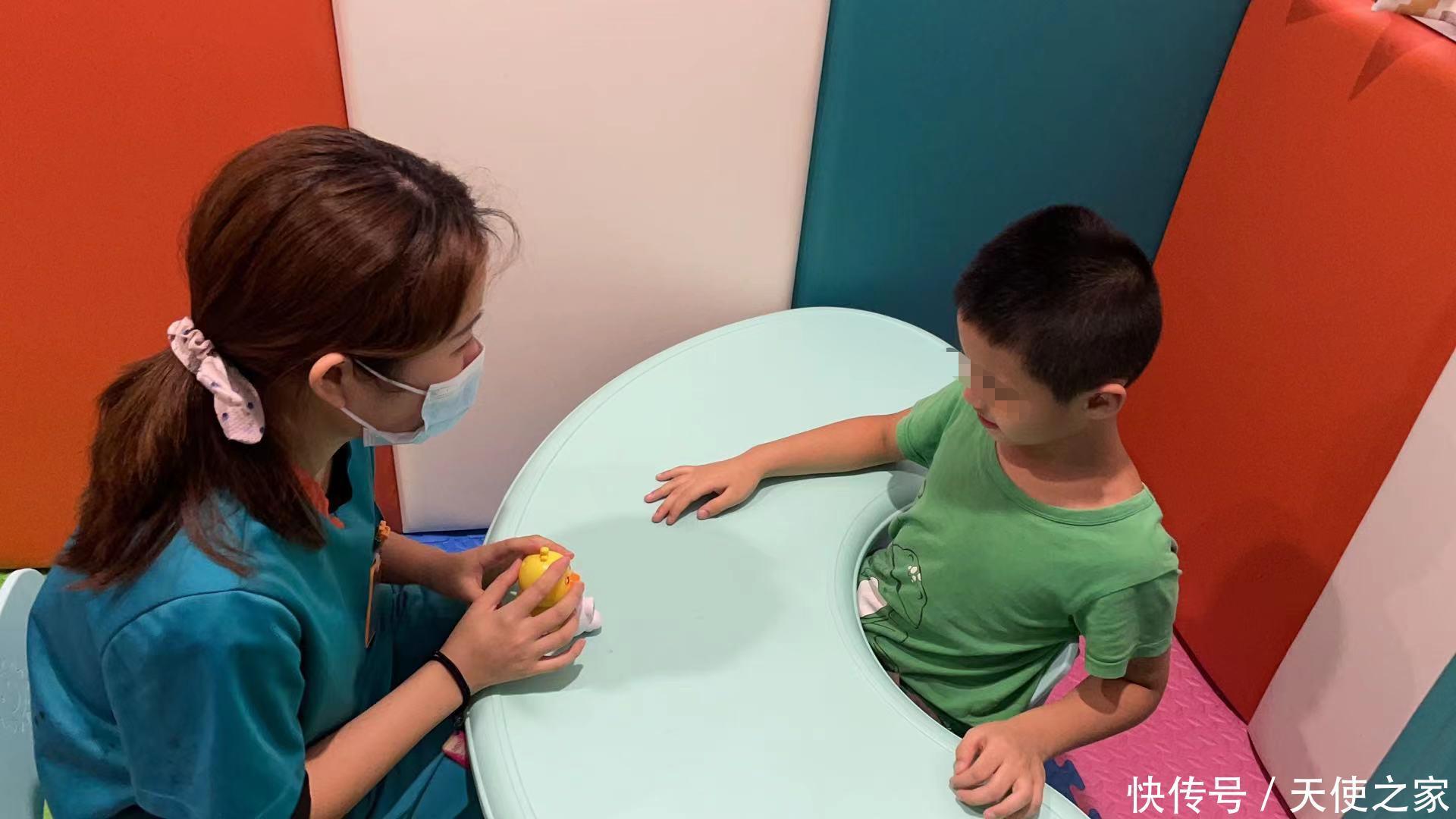 心理健康|天使科普:儿童抽动症危害大,坐等自愈只会耽误孩子!