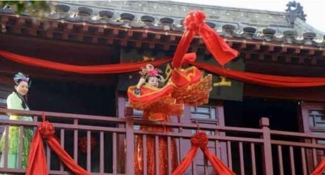 秀才!才女能对出我上联者,我嫁之,丑秀才句句对仗工整,抱得美人归!