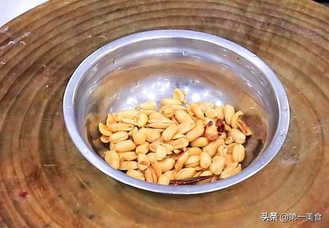 豆瓣酱|宫保鸡丁怎么做才好吃？学会这个腌制秘诀，鸡肉鲜嫩入味又不柴