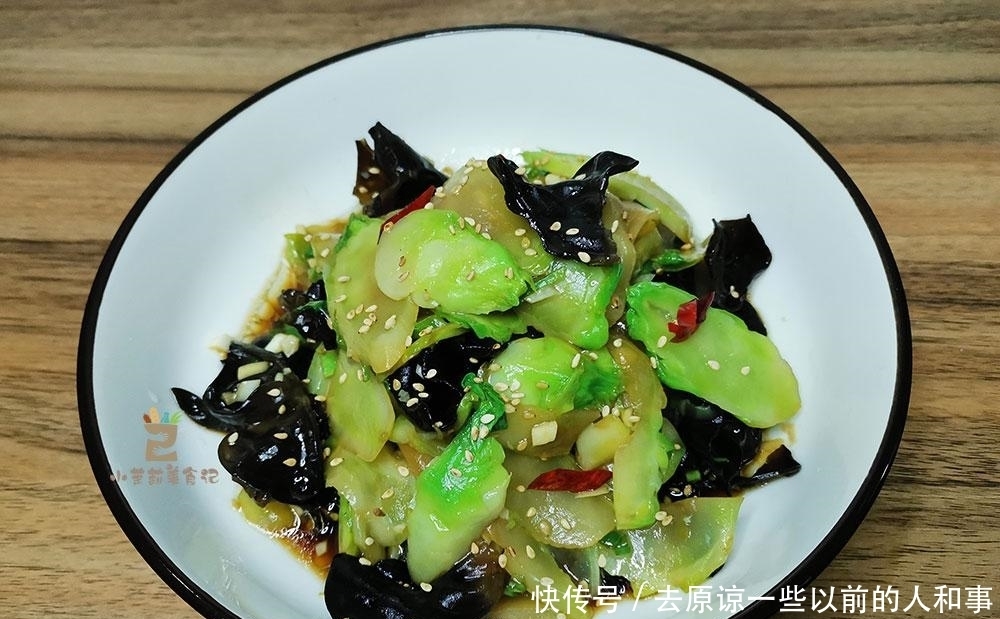 这菜以“鲜美”出名,春天别错过,热量低营养高,孩子常吃视力好