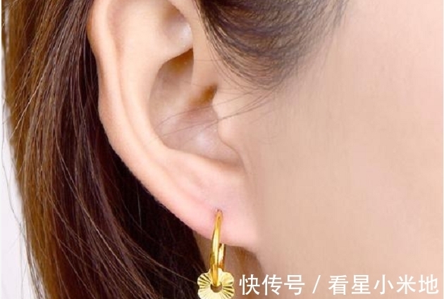 女性朋友|戴黄金耳环时,谨记“3不要”,多亏金店老板提醒,才知有人做错