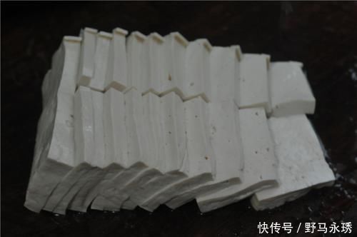 中国人|煎豆腐,直接下锅大错特错!多加一步,豆腐不碎不粘,焦香鲜嫩!