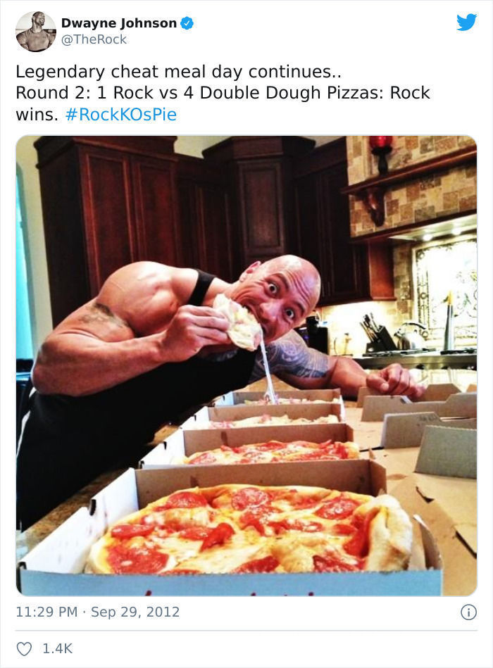 28个巨石强森的菜单，满满一桌子太能吃，还边吃边看电影太享受