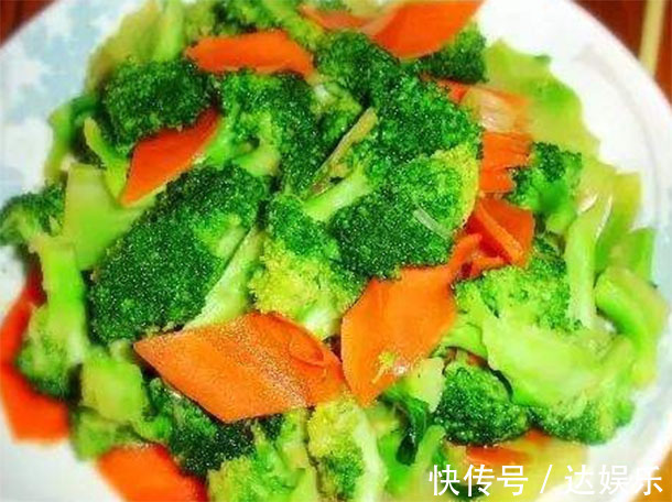 皮肤|女人上了年纪后不仅皮肤衰老身材也会变胖,多吃绿色菜,瘦身养颜