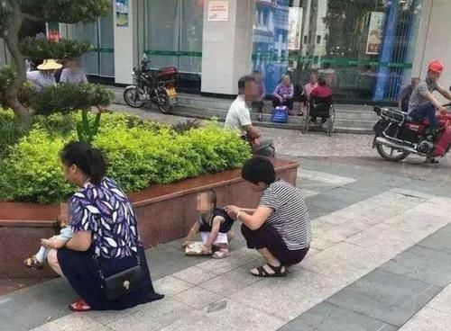 孩子|这种“新型把尿”正在摧毁孩子的排便系统,很多家长却还乐此不疲