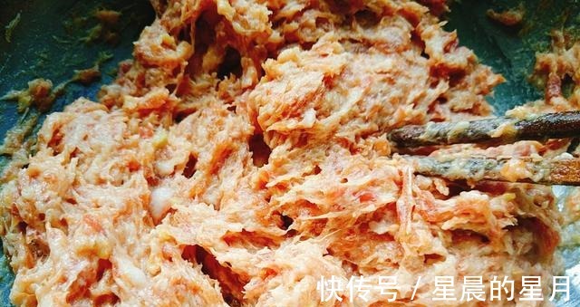芹菜|夏天吃这馅的饺子，又鲜又嫩，满嘴留香，比韭菜茴香都好吃！