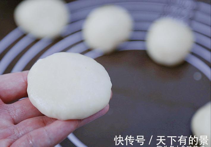 做法|炸糖糕的正宗做法,个个脆皮空心,香甜又软糯,我一口气能吃五个