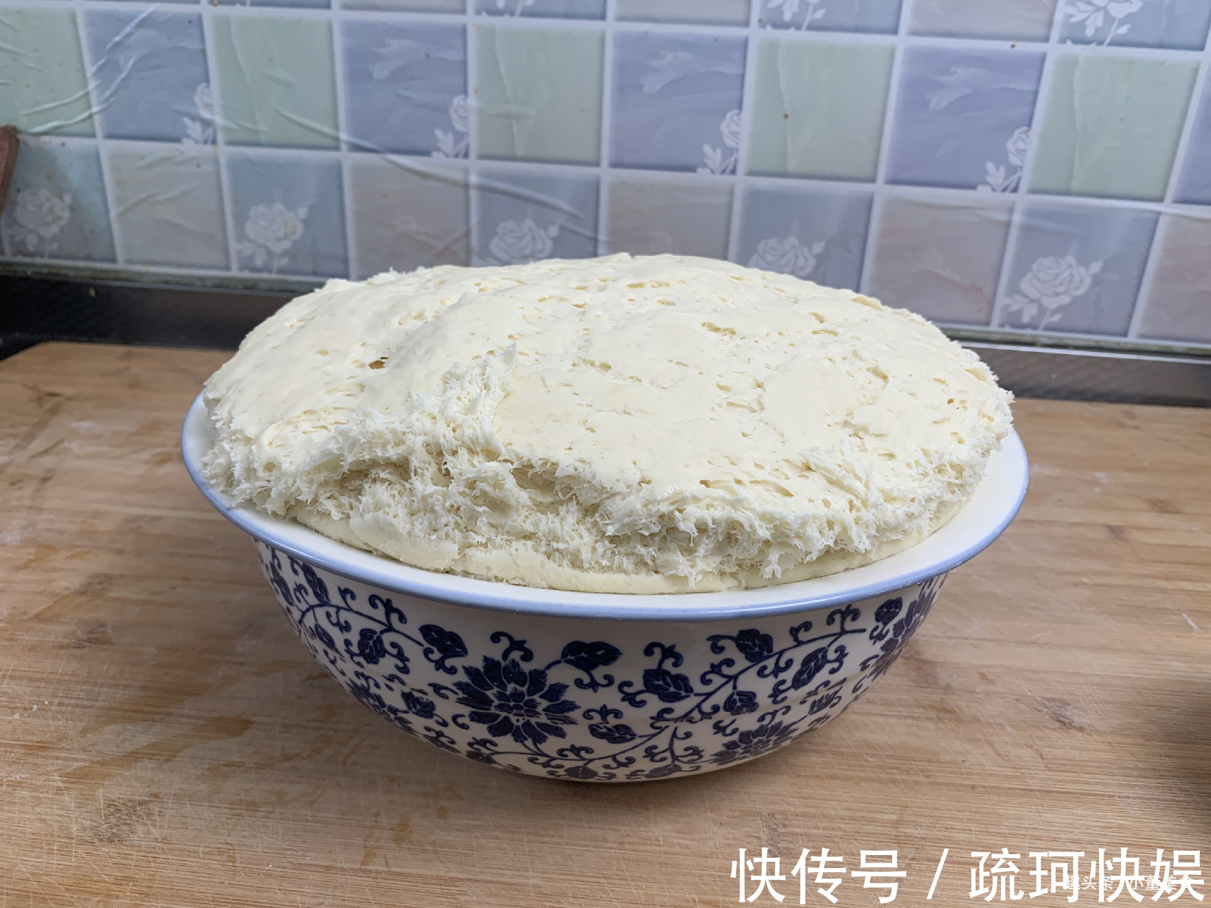 老妈|冬天发面时，别只会放酵母，记住3个诀窍，馒头又软又好吃