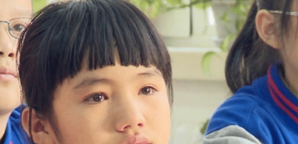 《变形计》李勒优婚纱照火了,成亭亭玉立的大姑娘,依旧灵气甜美