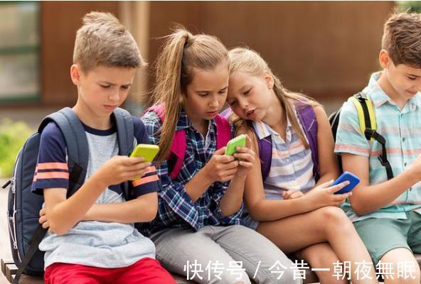学习成绩|经常玩手机的孩子,和不常玩手机的孩子,5年后这3点差距很明显
