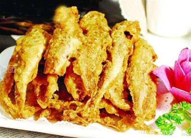 炸鱼时，别再只放面粉了，加点“它”，外酥里嫩，超极鲜美
