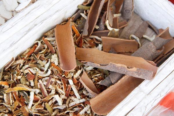 古红色|俗话说“一两陈皮一两金”,坚持用陈皮泡水喝,你会收获这些好处