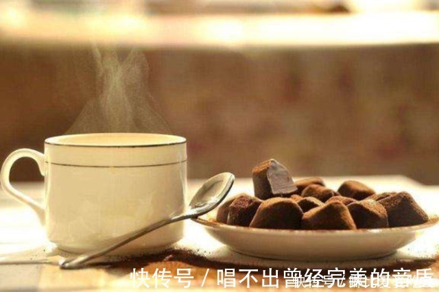 曲奇饼干|大师精制“开花巧克力”，奶茶浇下瞬间，才是震撼的开始！