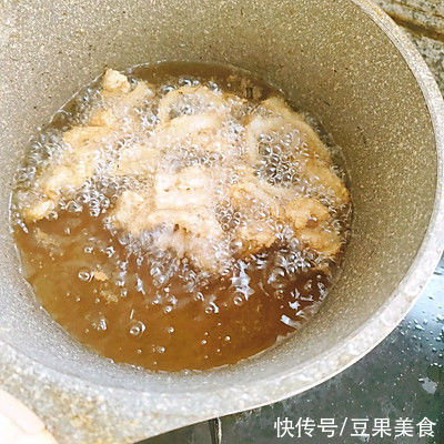 最好吃的椒酥猪皮做法,学会了刷爆朋友圈