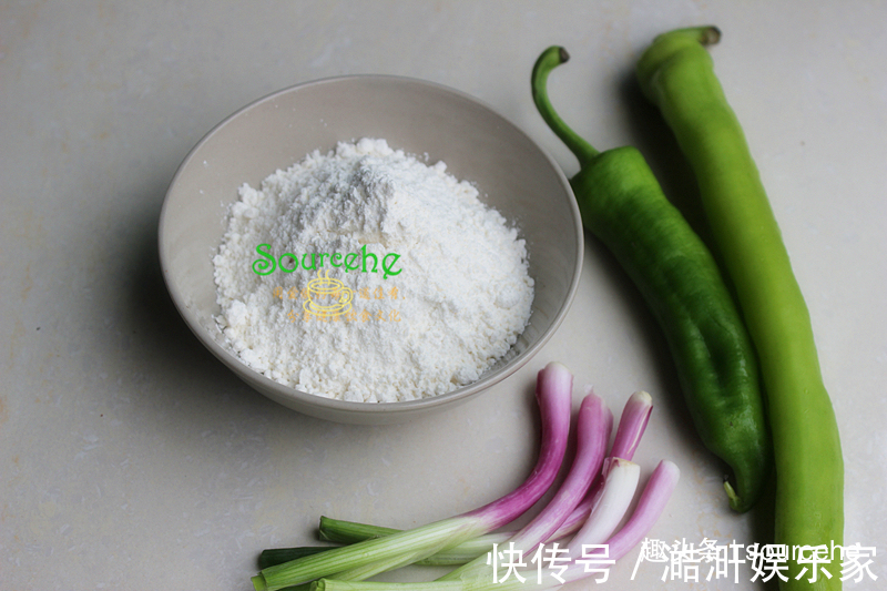 平底锅|此面食不用揉面，煎得香喷喷，外焦里软，一口一块，停不下来