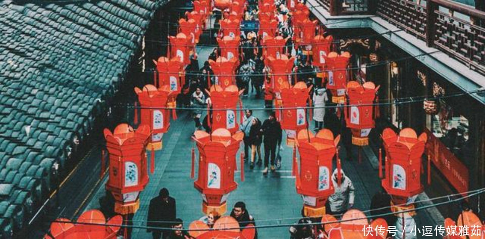 乾隆皇帝在即将退位的除夕夜,写下一首伤感的诗,通篇充满了忧愁