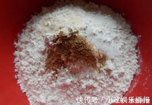 疙瘩汤|西红柿疙瘩汤，面疙瘩总是做不好？试试这个办法，大小均匀又入味