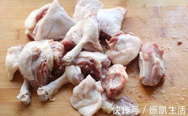 夏天,猪肉牛肉都不如它,便宜又好吃,简单炖一锅,花不了几个钱
