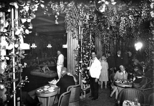 老照片 20年代的法国巴黎 时尚的巴黎女子