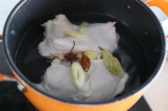 春天吃不够的鸡腿做法，爽滑不油腻，没骨头全是肉，好吃到家了