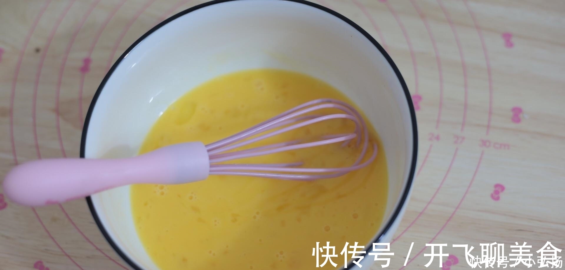 好吃|此蛋糕特简单,不抹面不裱花,一口平底锅就能做,好吃停不了口