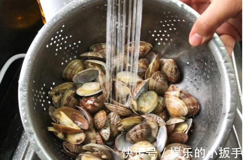 一滴滴水|炒花甲放水你就错了!教你一招,这样做比饭店还好吃