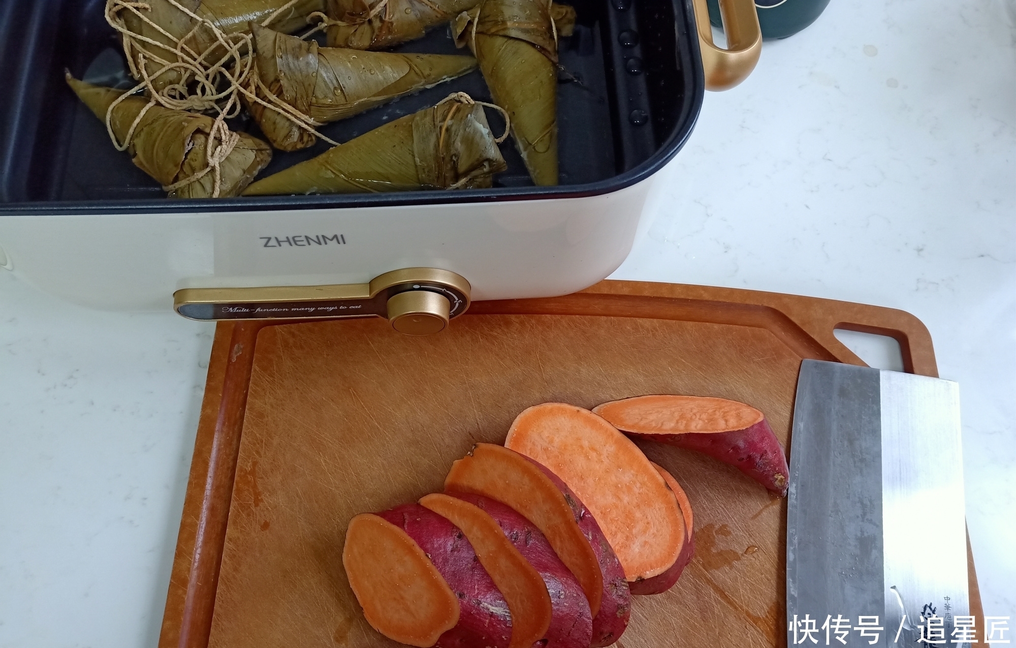 老两口的浪漫早餐,吃得舒服又省事儿,网友:有仪式感的生活