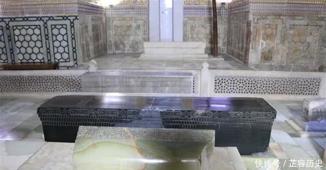 石头|帖木儿墓中有一块绿色石头，曾被运往伊朗，学者石头来自明朝