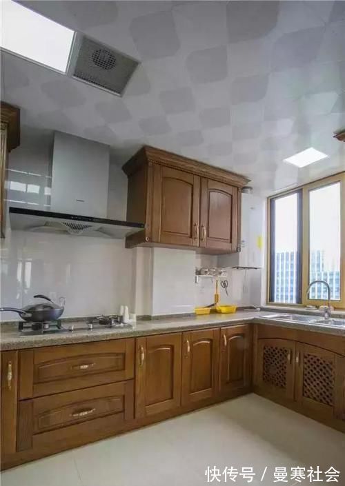 新中式|140平新中式大宅,好喜欢牡丹花画背景墙,雍容富贵,沉稳大气