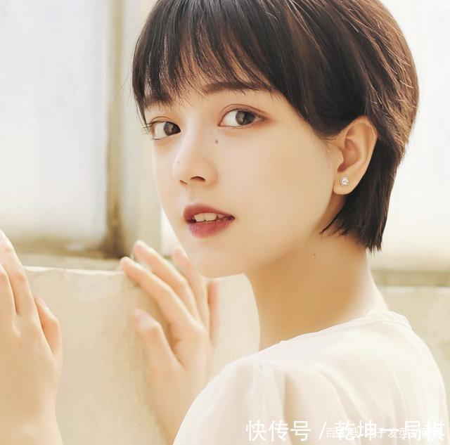 2021发型别乱剪，先看看这10几款，利落洋气还显气质