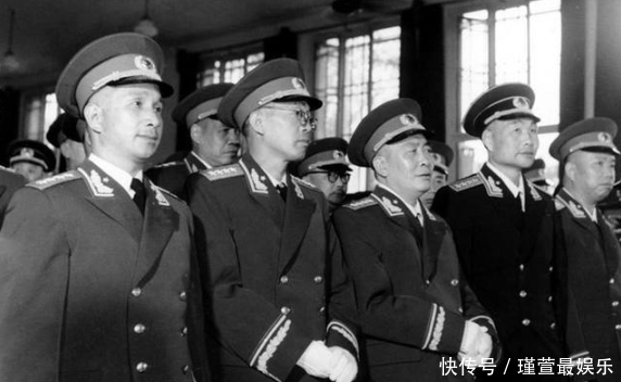 此人是正兵团政委,该授上将却只授中将,后