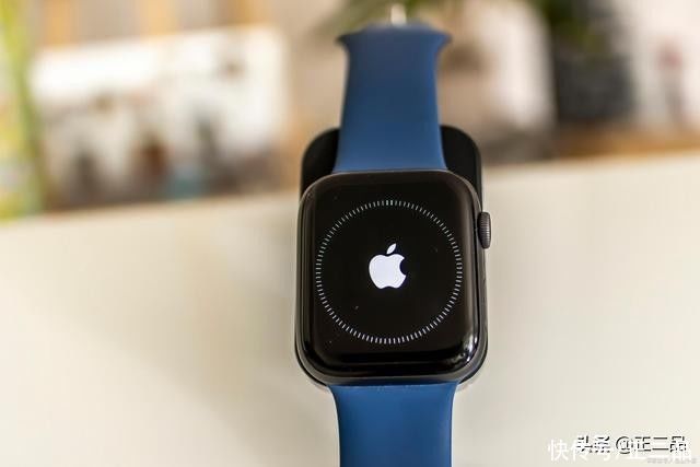 机械表|Apple Watch出货量超越整个瑞士手表行业？你会如何选择手表？