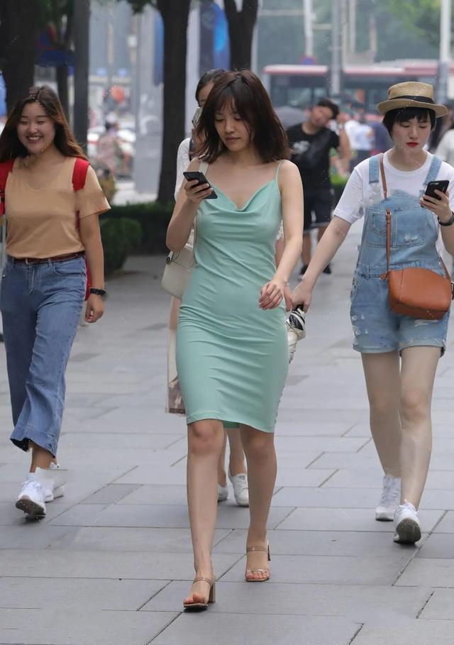 打底裤 “打底裤”失宠了,今年留下这两款,时髦洋气显气质!